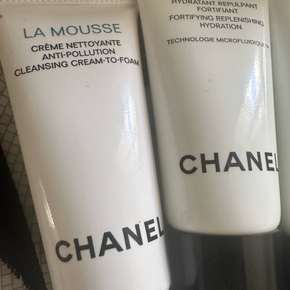 Chanel sample set Hydra beauty x 3 and Le lift eyes x 2 plus cleanser - Picture 5 of 6